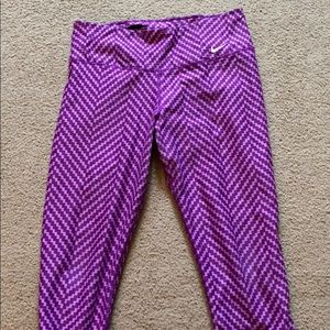 size medium nike capris